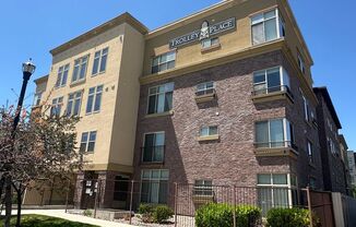 GORGEOUS Downtown Unit!!!