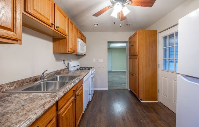 Comfort Meets Style: 3-Bedroom Home with Spacious Backyard in Pittsburgh