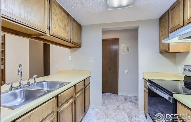 2 beds, 1 bath, $2,000