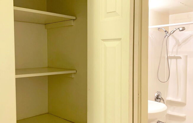 Studio, 1 bath, 302 sqft, $1,100, Unit 104