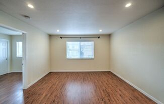 3 beds, 1 bath, $2,295, Unit 305