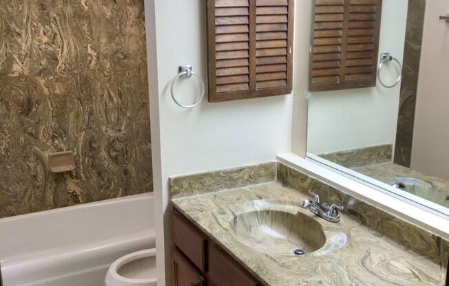 2 beds, 2 baths, 995 sqft, $800, Unit 22