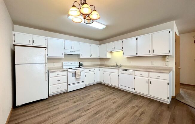 2 beds, 1 bath, 895 sqft, $1,110, Unit RV 1200-138