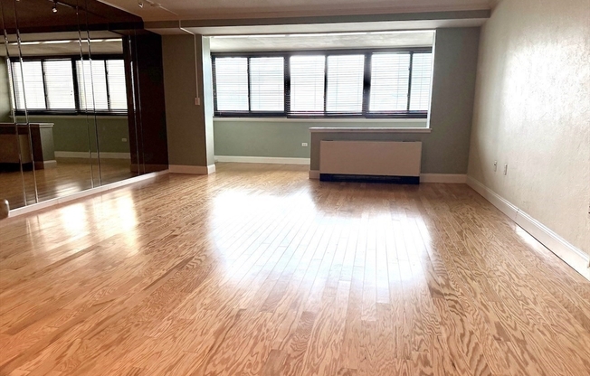 1 bed, 1 bath, 879 sqft, $3,250, Unit 7J