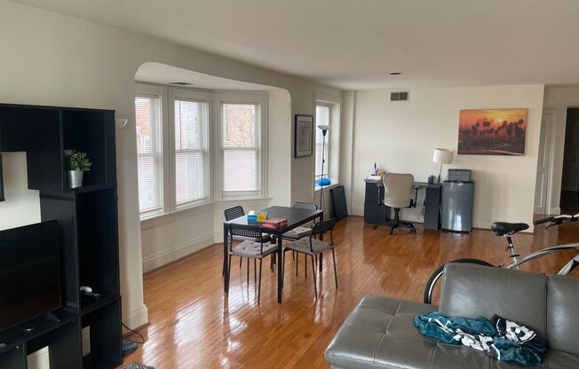 Spacious 2BR/2BTH Flat w/ HW Floors, A/C, D/W, W/D AVAILABLE JULY 10