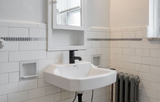 1 bed, 1 bath, 560 sqft, $1,090, Unit 108