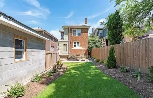 Must See 3 BD/ 2 BA located in Squirrel Hill Available 8/1/2026