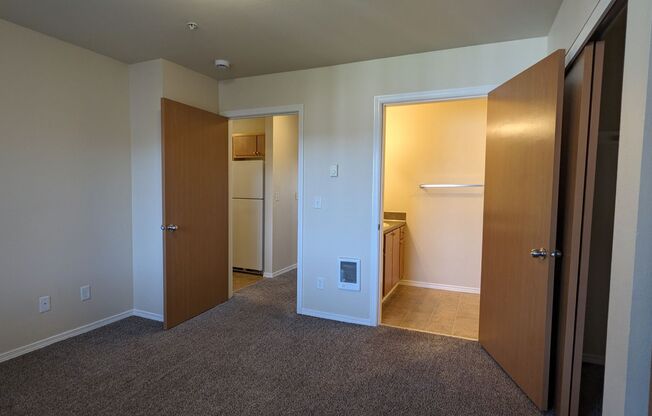 3 beds, 2 baths, 1,180 sqft, $1,695, Unit B303