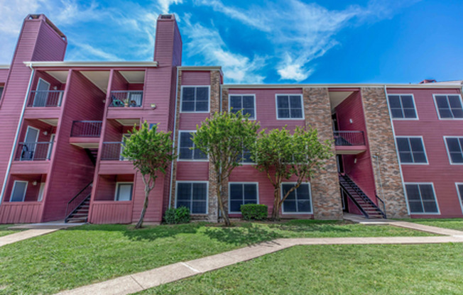 2 beds, 2 baths, 979 sqft, $1,515, Unit 224