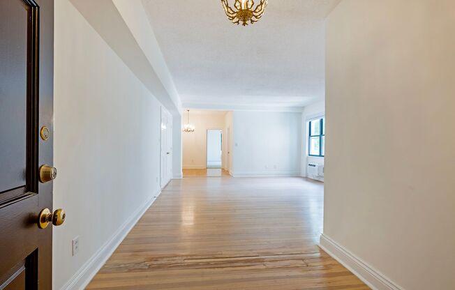 Woodley Park 1BR 1BA Plus Den Across from the Zoo is Move-in Ready! 975 SF!