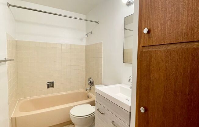 Studio, 1 bath, 464 sqft, $1,475, Unit 402