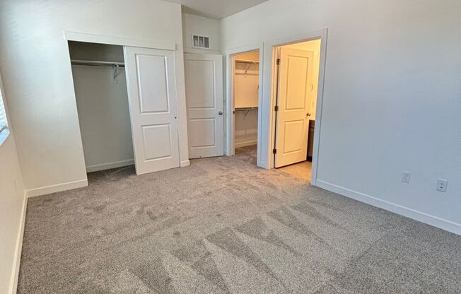 3 beds, 2.5 baths, 1,619 sqft, $2,045, Unit 562