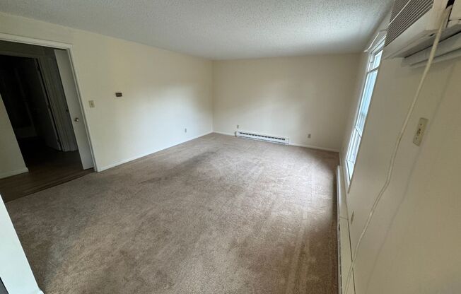 2 beds, 1 bath, 850 sqft, $1,695, Unit Unit 4