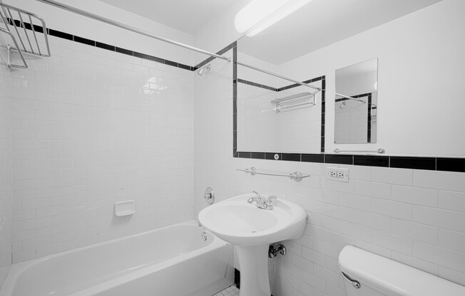1 bed, 1 bath, $4,400, Unit 29D