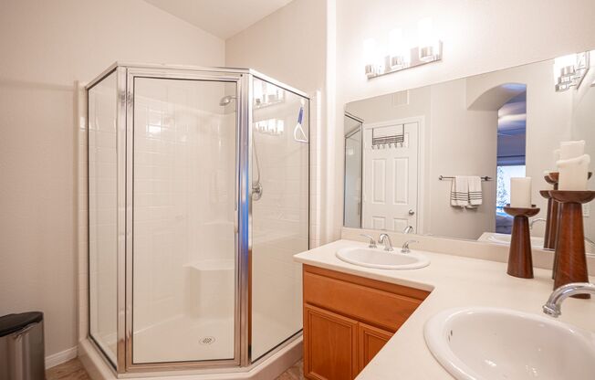 3 beds, 2 baths, $1,600, Unit # 274