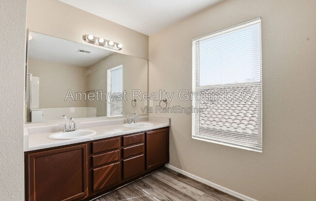 4 beds, 2.5 baths, 2,317 sqft, $2,295