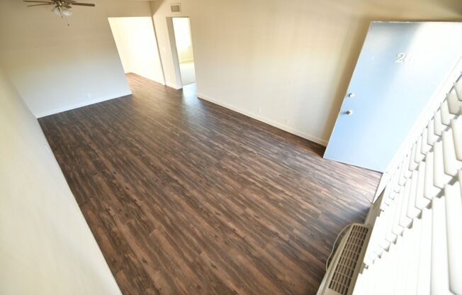 1p717 - Shutters Apartments