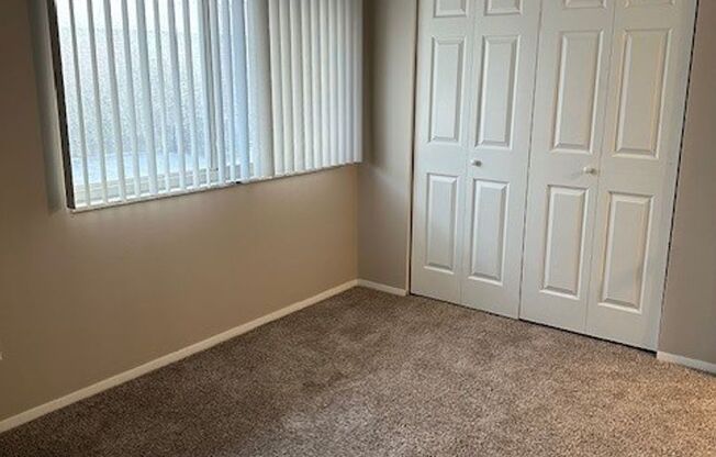 2 beds, 1 bath, 800 sqft, $819, Unit D43