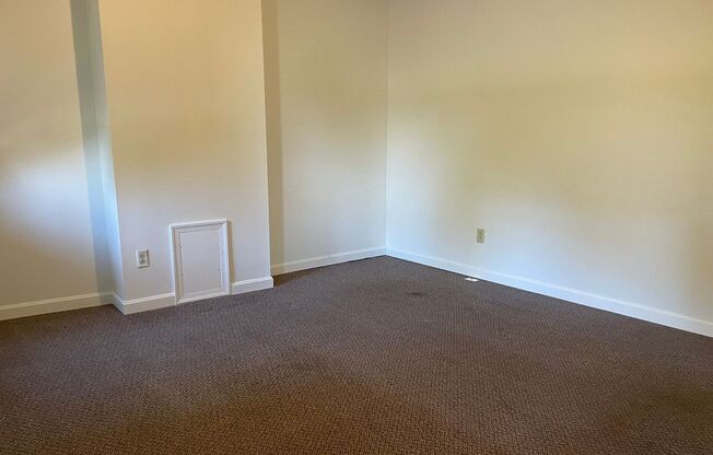 1 bed, 1 bath, $1,000, Unit 38B Middle Spring Road