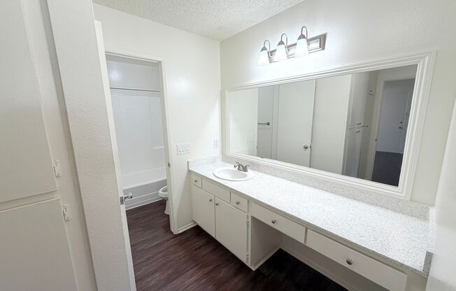 1 bed, 1 bath, 713 sqft, $2,075, Unit A124