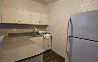 Studio, 1 bath, 320 sqft, $995, Unit 4