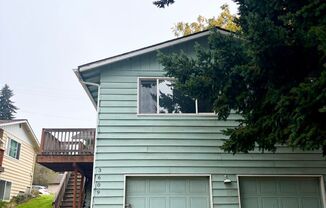 2 BEDROOM, 1 BATH DUPLEX WITH GARAGE!