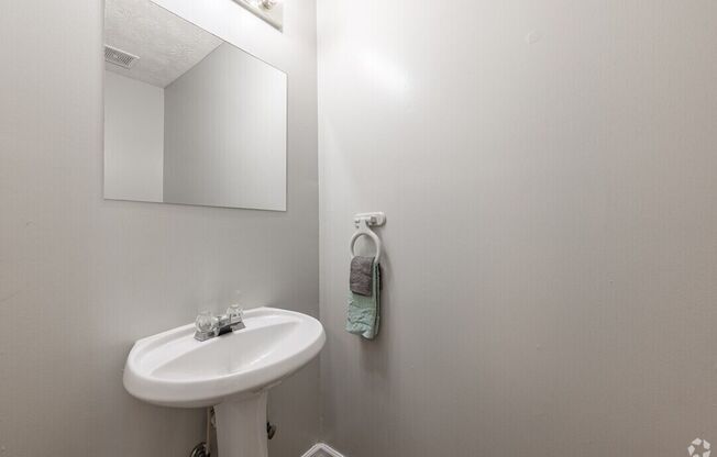 3 beds, 1.5 baths, 1,200 sqft, $1,700, Unit 11