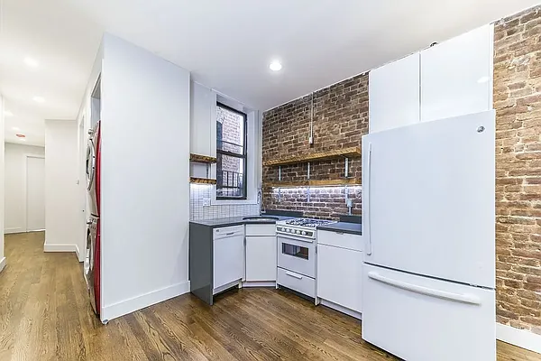 970 GREENE AVE