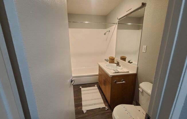 2 beds, 1 bath, 950 sqft, $2,795, Unit 1720-10