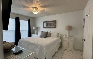 3 beds, 2 baths, $2,200, Unit UNIT 215