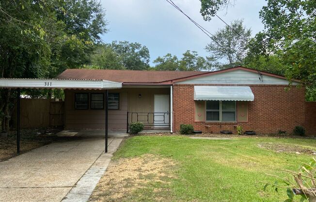 **AVAILABLE NOW**4 Bedroom / 1 Bathroom Home for Rent / 31907