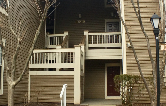 Loft 2BR plus den/2BA condo walking distance to Metro