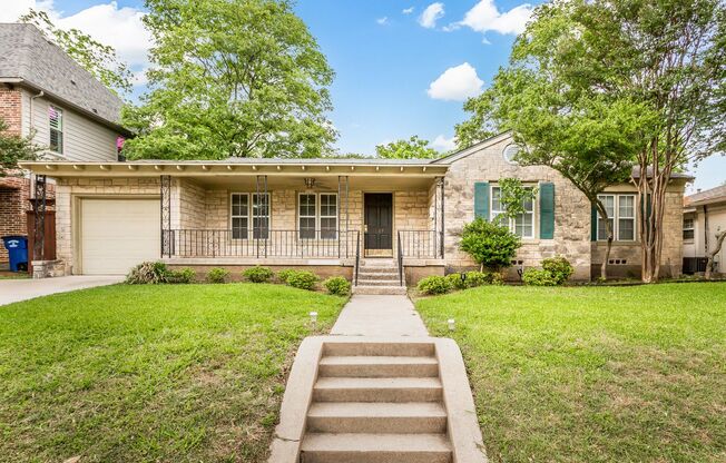 2 bedroom, 1 Bath Austin Stone Cottage in Lakewood
