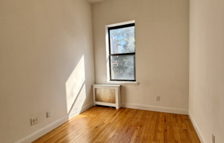 3 beds, 1 bath, $4,700, Unit 4D