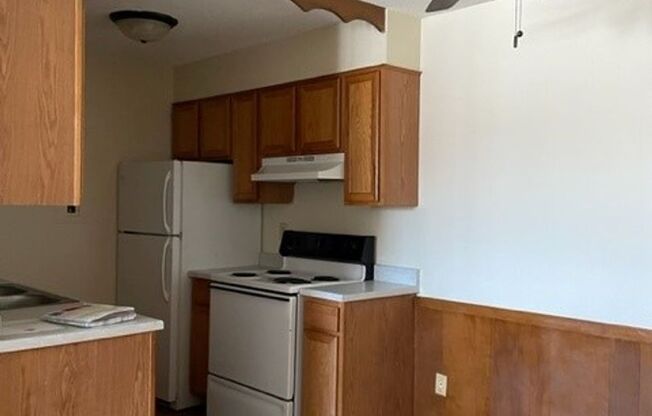 2 beds, 1 bath, 925 sqft, $1,275, Unit 2255-001