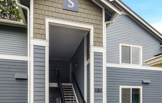 2 Bedroom 2 Bath Condo - Like New - No Carpets!