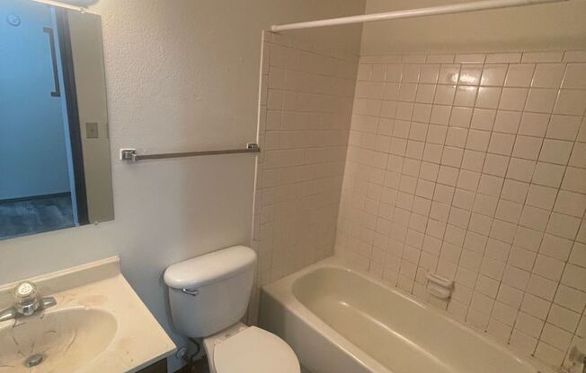 1 bed, 1 bath, $650, Unit 14