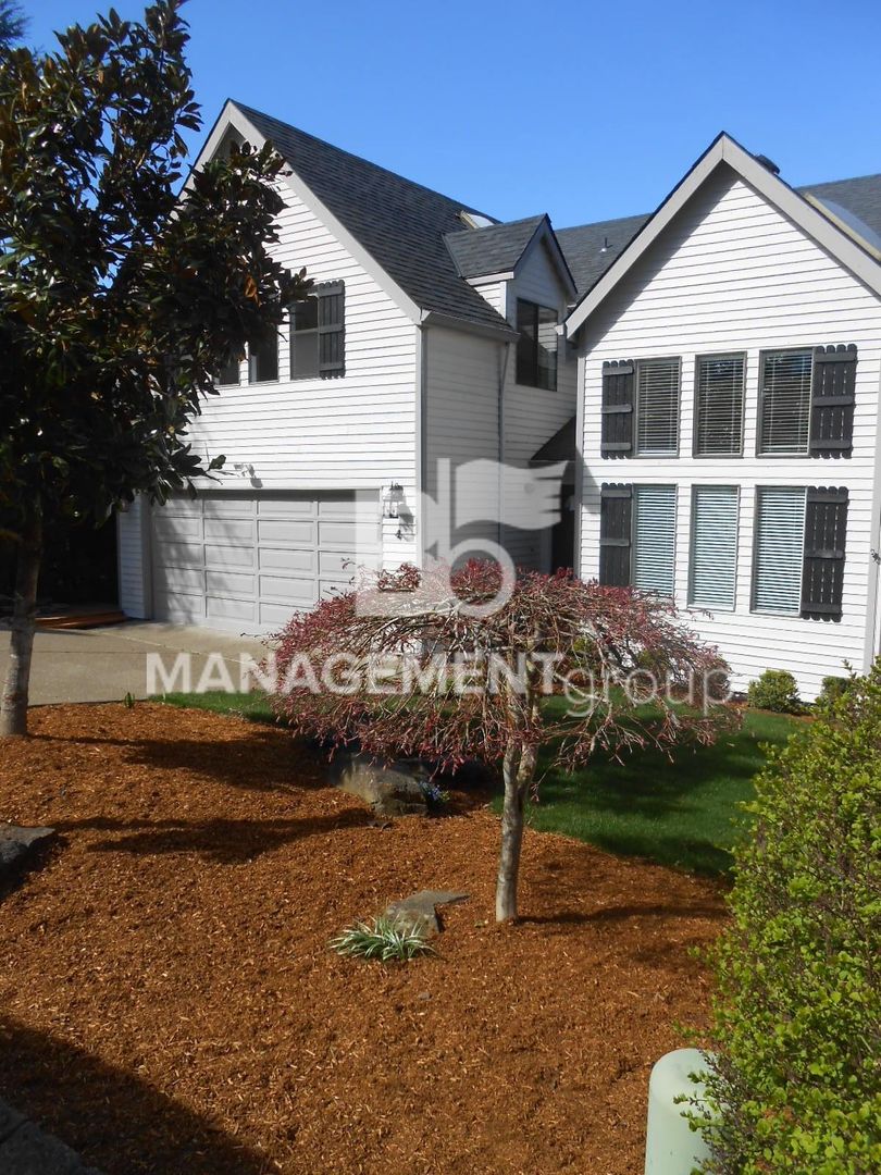 Updated Lake Oswego/Mt. Park Home With Tons of Natural Light