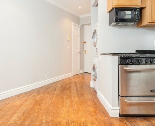 2 beds, 1 bath, $5,295, Unit 5E