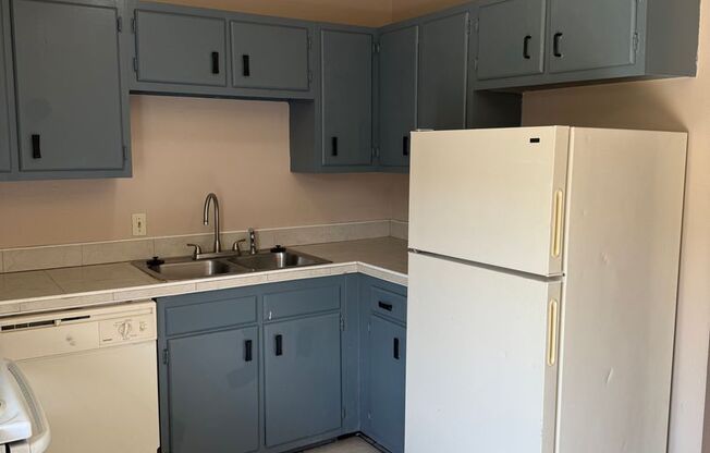 2 beds, 1.5 baths, 1,100 sqft, $930, Unit 8835-B