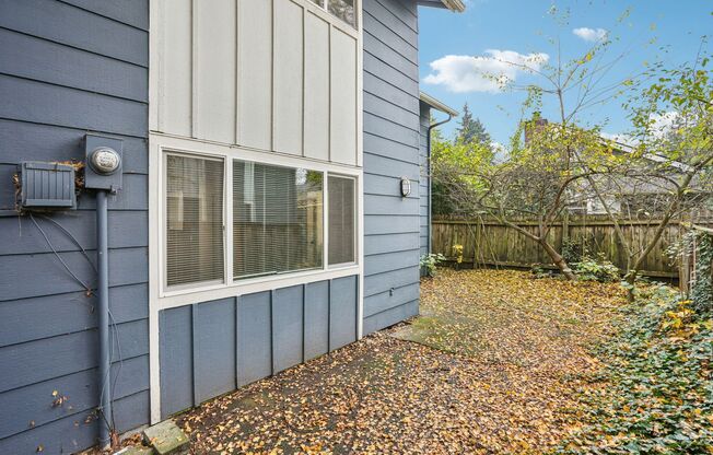 3 beds, 1.5 baths, 1,246 sqft, $2,199, Unit 2611-1