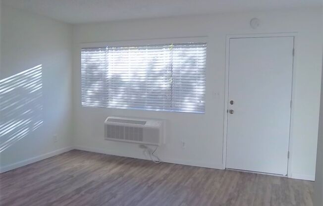 1 bed, 1 bath, 650 sqft, $1,700, Unit 27