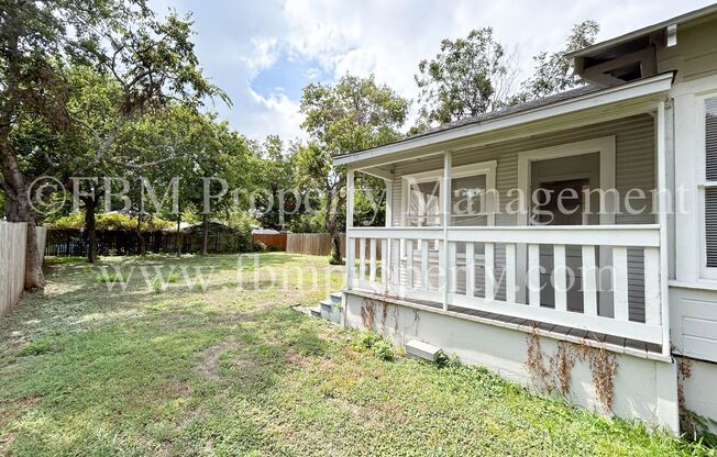 2 beds, 1 bath, $1,600