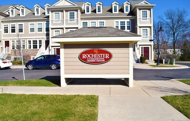 1077 FOXBORO, TROY - TOWNHOUSE FOR RENT!
