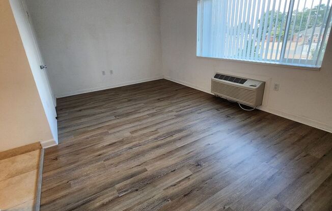 Studio, 1 bath, 450 sqft, $1,199, Unit 25