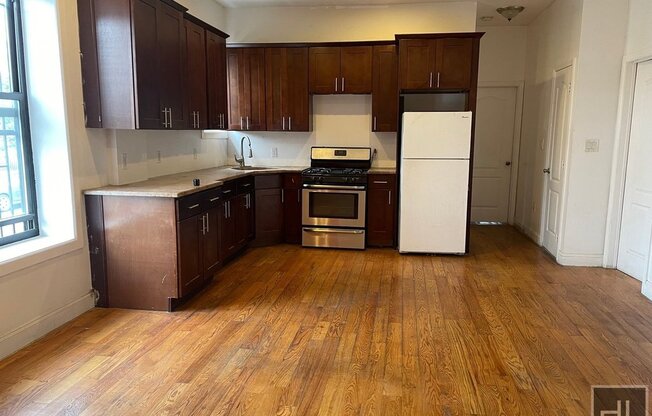 130 DUMONT AVE