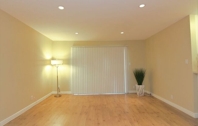1 Bedroom Condo For Lease in Fullerton