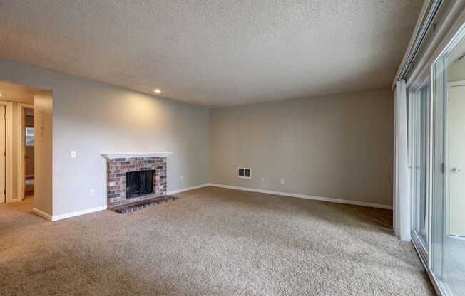 Clean 2BR 1BA Ventura Condominium near Bella Botega in downtown Redmond