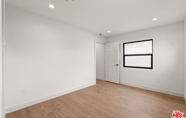 3792 1/2 S VAN NESS AVE