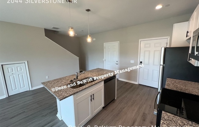 2044 SILVERSTONE CIR